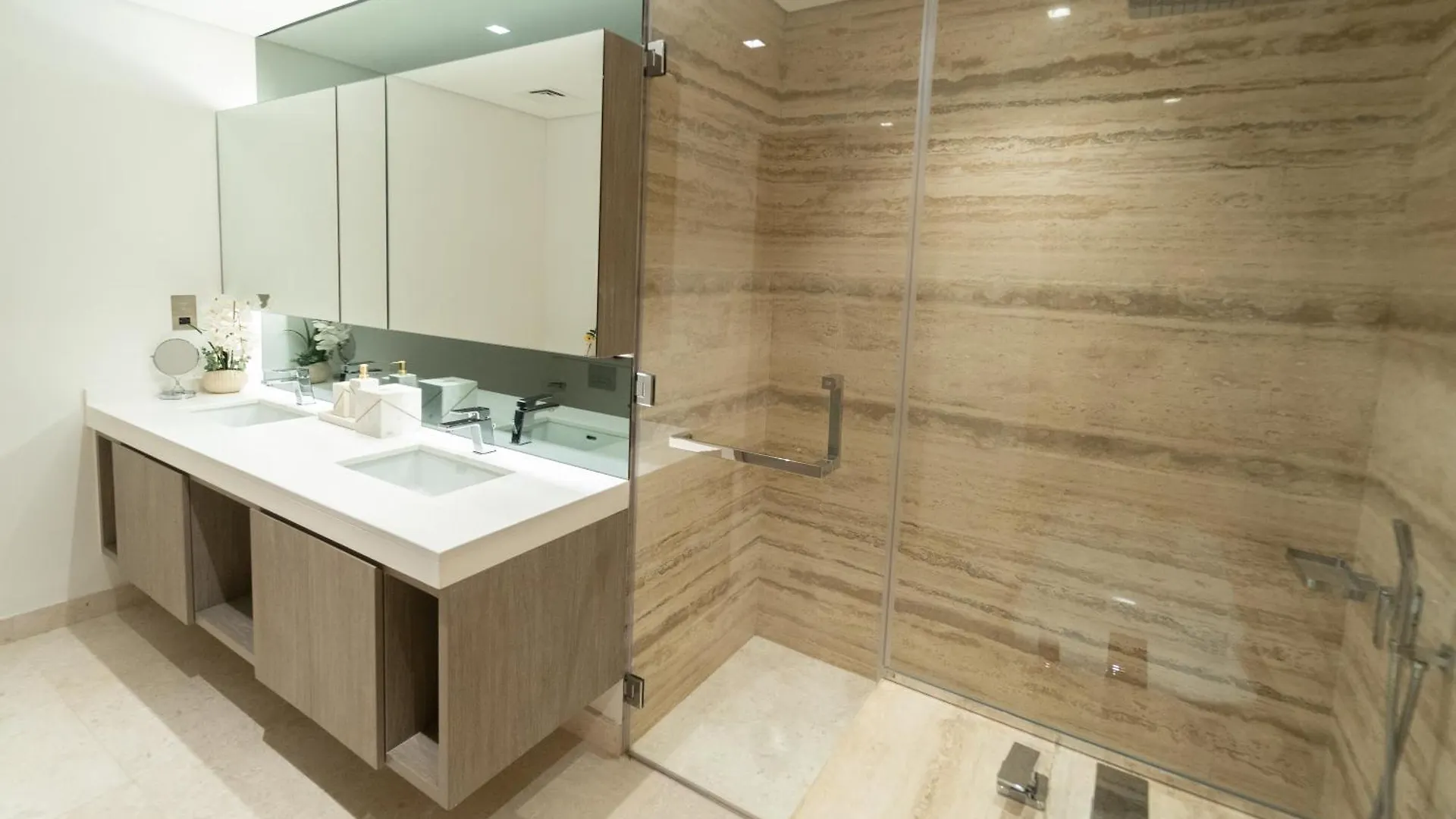 Brown Stone - Omniyat Burj Khalifa View Apartment Dubai